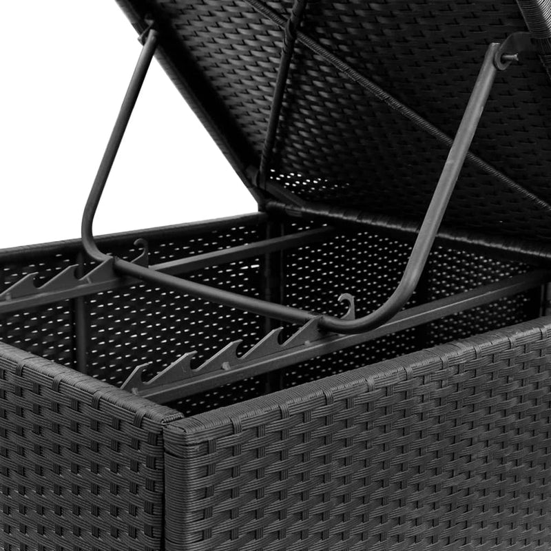 vidaXL fekete polyrattan napozóágy párnával