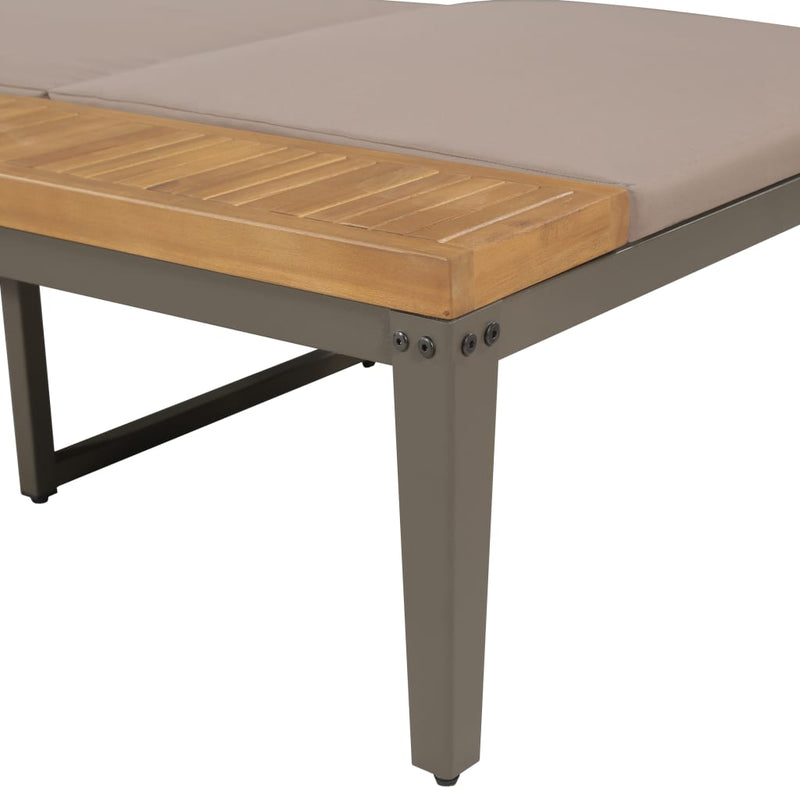 vidaXL barna tömör akácfa napozóágy párnával