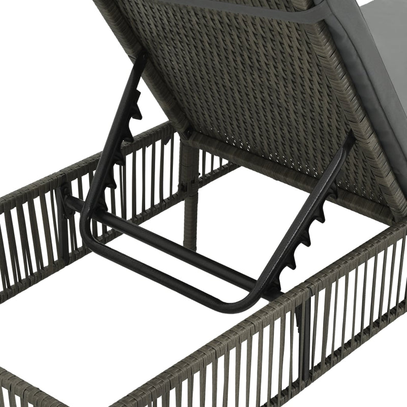 vidaXL szürke polyrattan napozóágy párnával