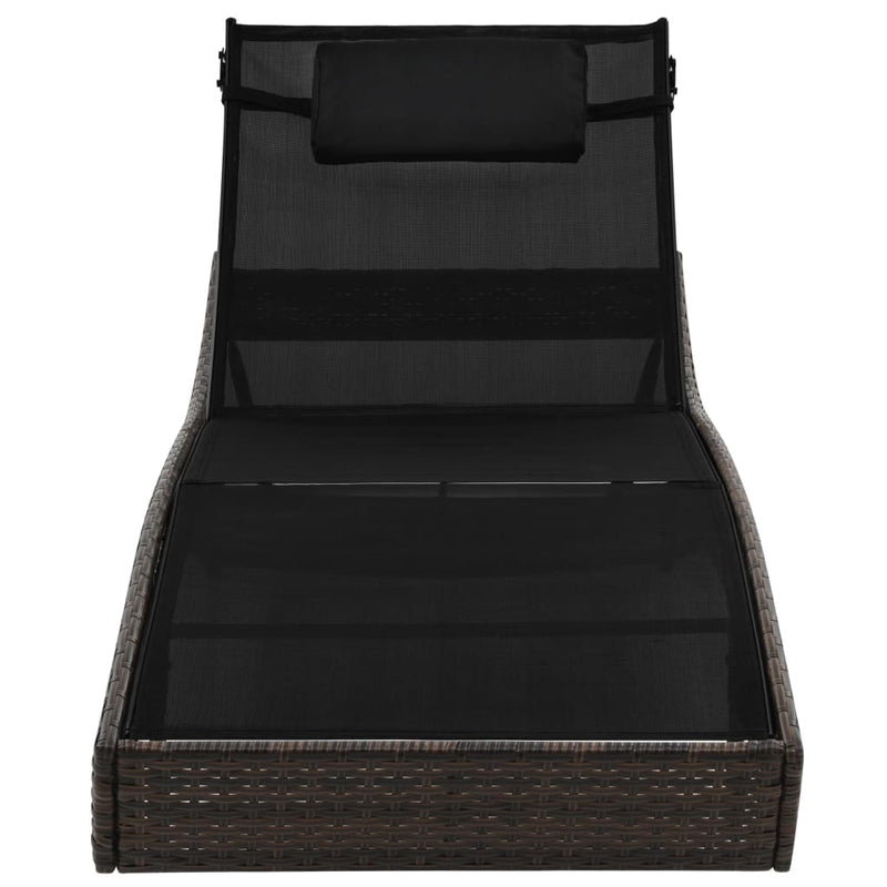 vidaXL barna polyrattan napozóágy párnával