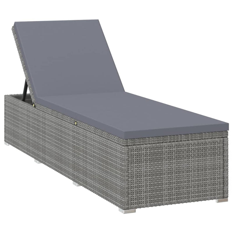 vidaXL szürke polyrattan napozóágy párnával