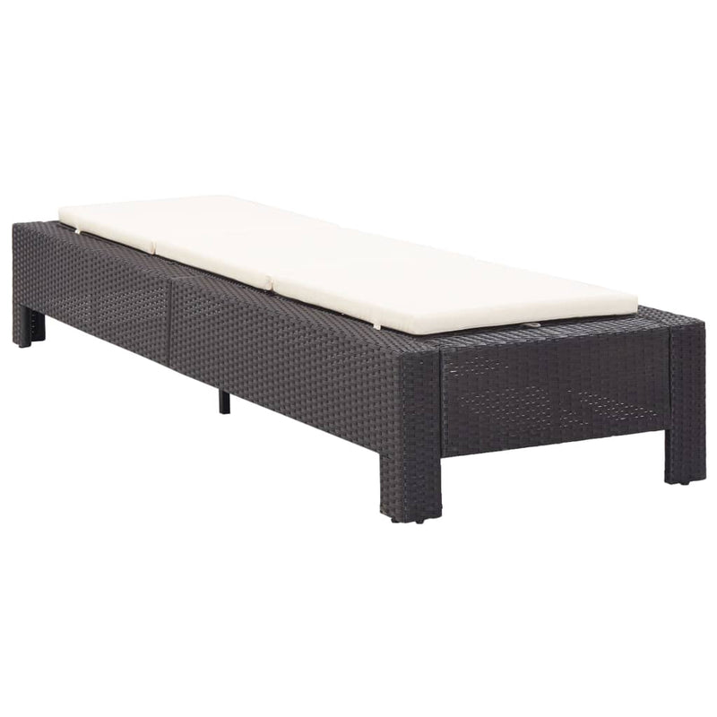vidaXL fekete polyrattan napozóágy párnával