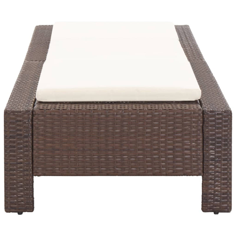 vidaXL barna polyrattan napozóágy párnával