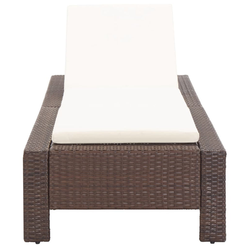 vidaXL barna polyrattan napozóágy párnával