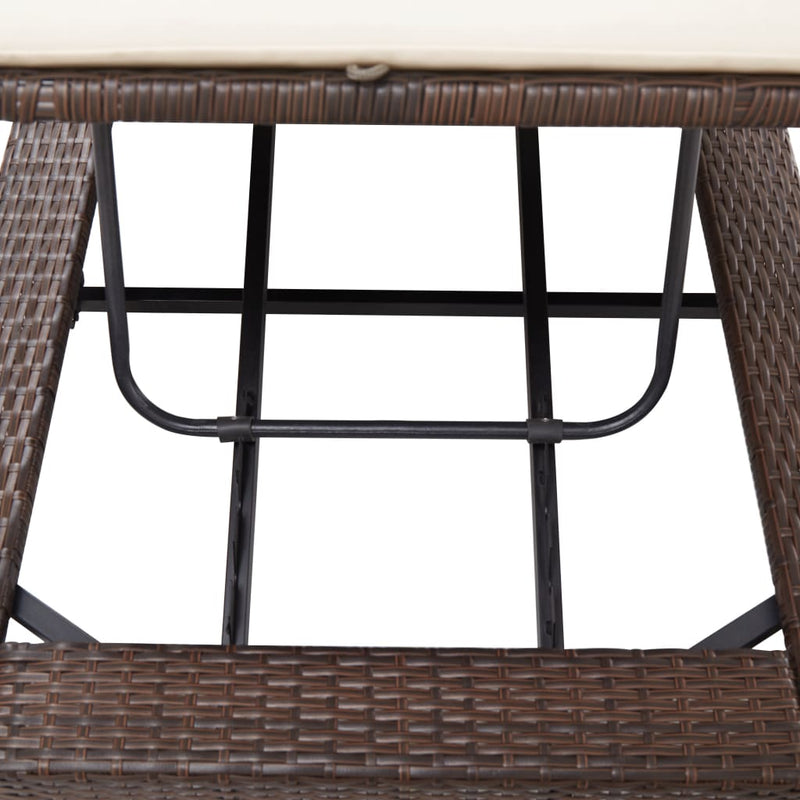 vidaXL barna polyrattan napozóágy párnával
