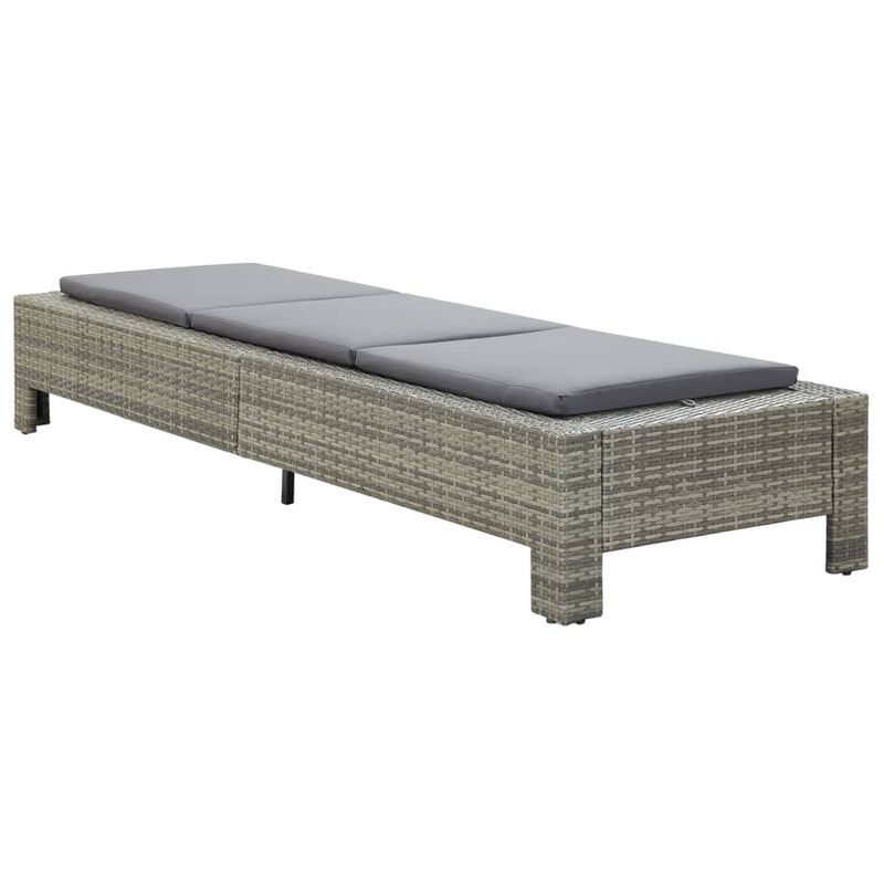 vidaXL szürke polyrattan napozóágy párnával