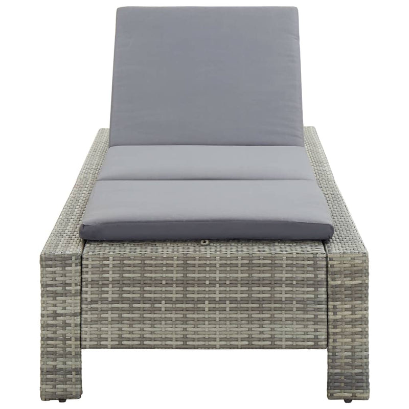 vidaXL szürke polyrattan napozóágy párnával