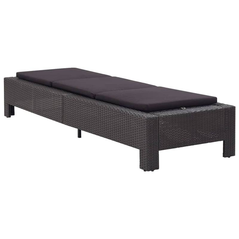 vidaXL fekete polyrattan napozóágy párnával