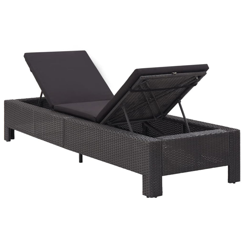 vidaXL fekete polyrattan napozóágy párnával