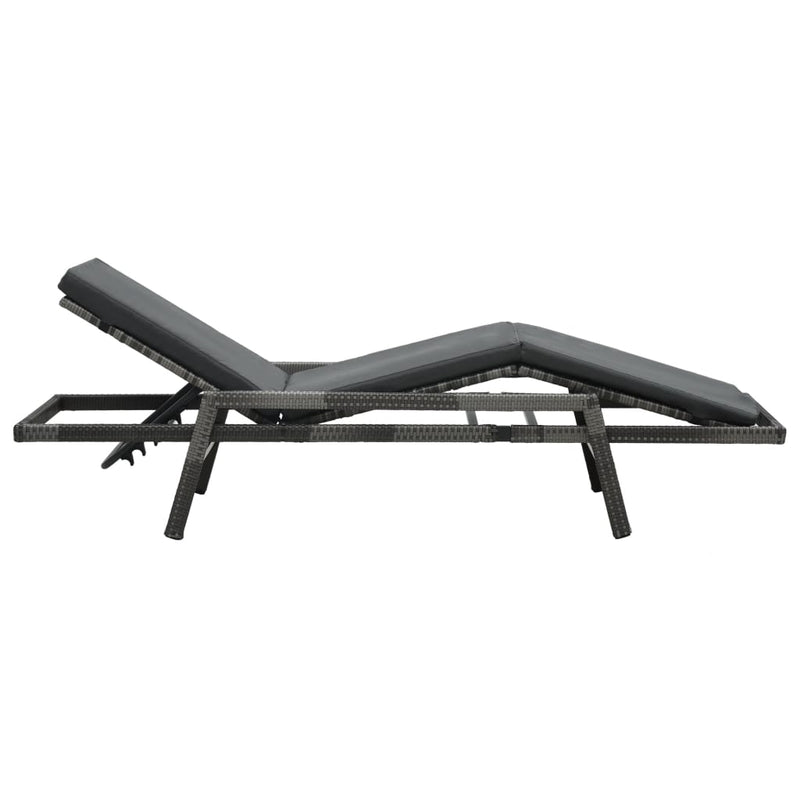 vidaXL szürke polyrattan napozóágy párnával