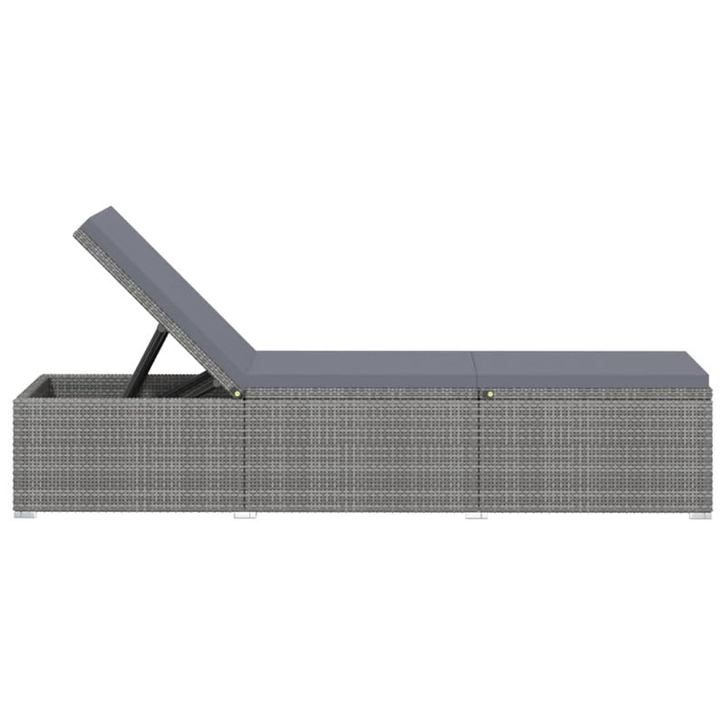 vidaXL 3 részes szürke polyrattan kerti napozóágy szett asztallal