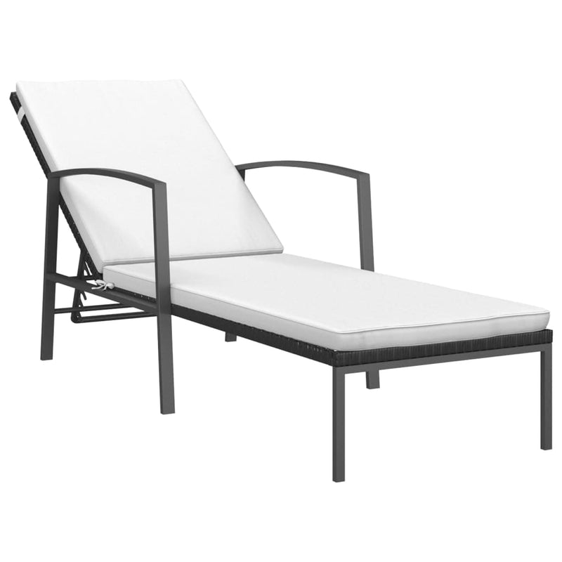 vidaXL 2 db fekete polyrattan napozóágy asztallal