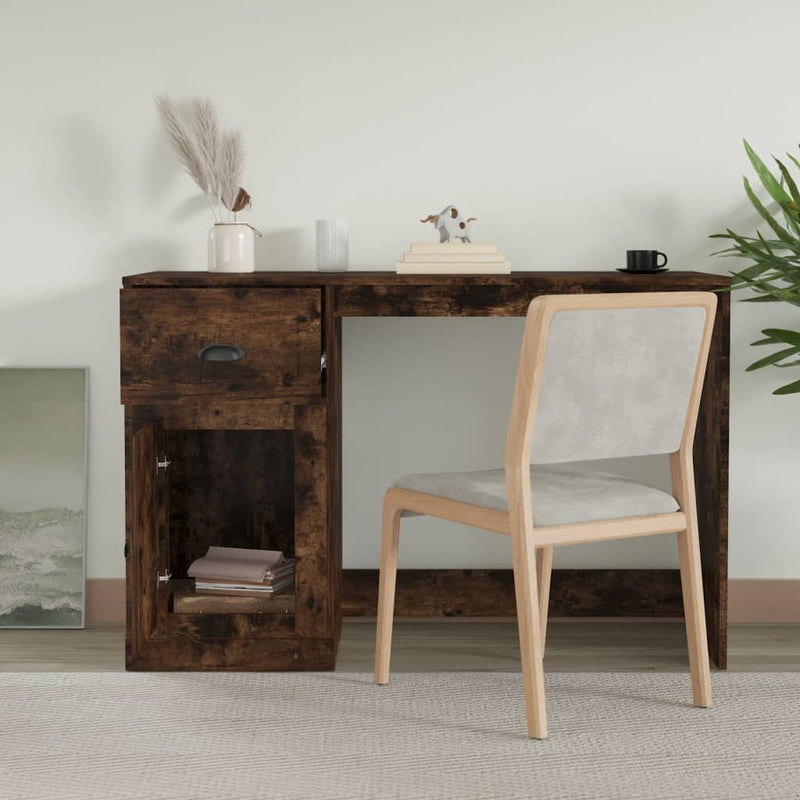 vidaXL füstös tölgy színű szerelt fa íróasztal fiókkal 115x50x75 cm