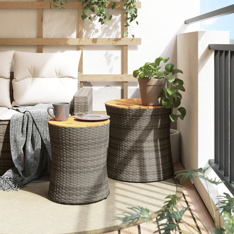vidaXL 2 db szürke polyrattan kerti kisasztal fa asztallappal